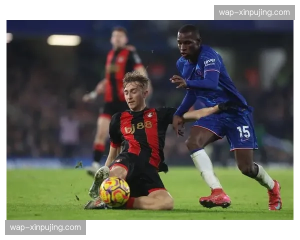 英格兰马奎尔斯通斯中卫组合，应对速度型前锋冲击的转身与回追