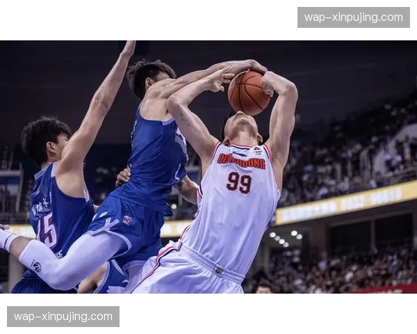 凯利围绕内线支点构建高位挡拆框架，放大投射威胁